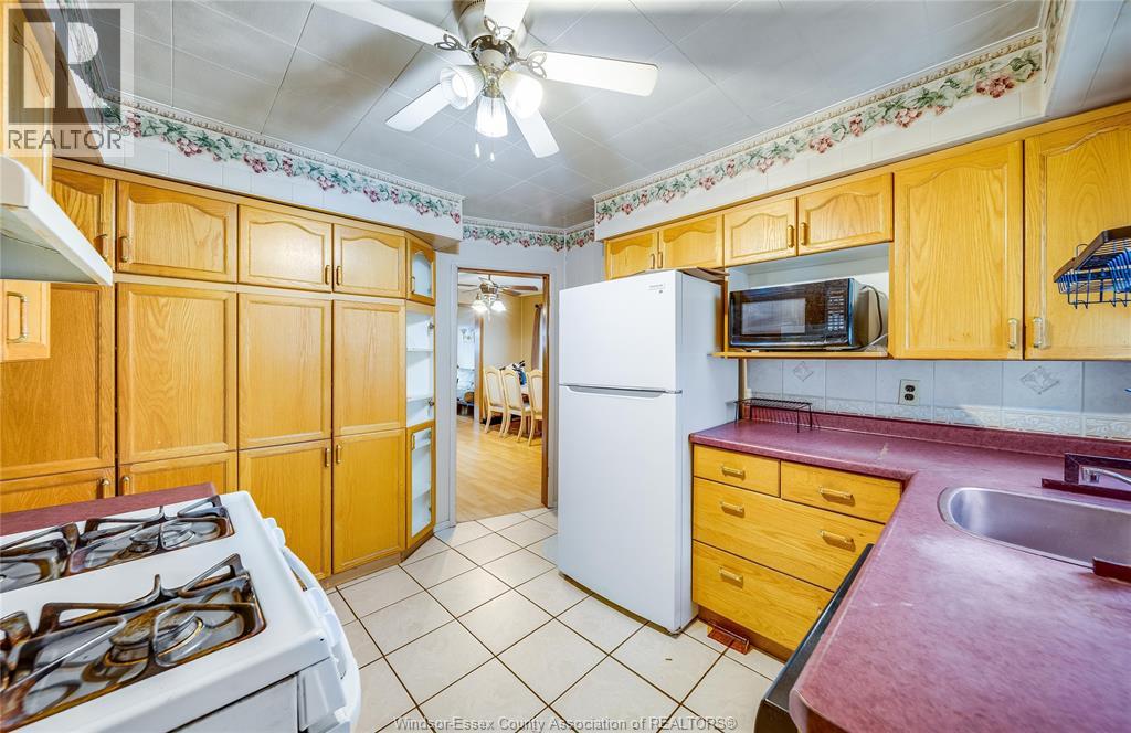 879 Felix, Windsor, Ontario  N9C 3L1 - Photo 19 - 26007015