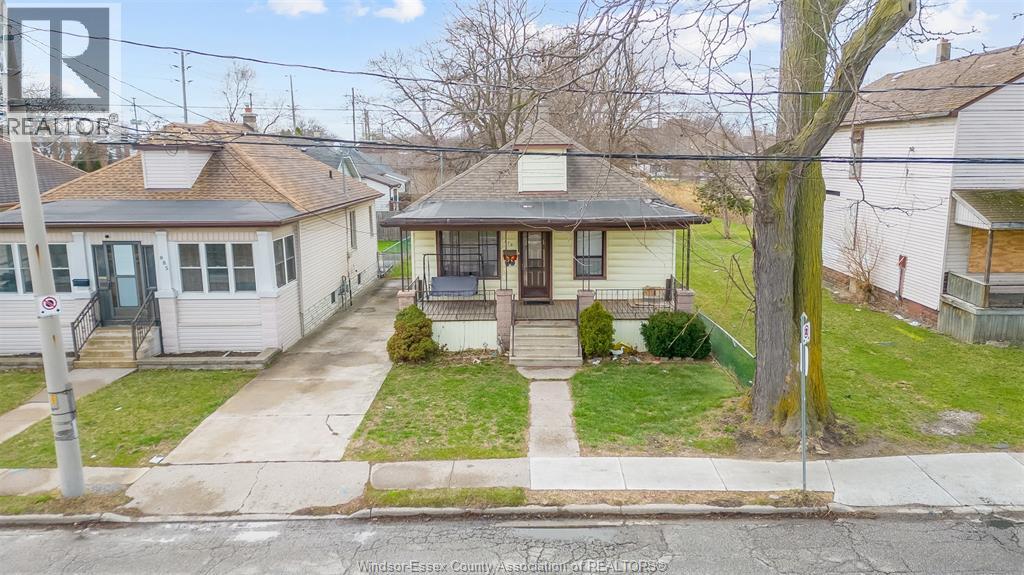 879 Felix, Windsor, Ontario  N9C 3L1 - Photo 2 - 26007015