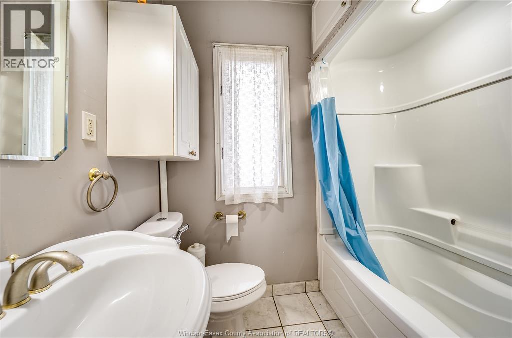 879 Felix, Windsor, Ontario  N9C 3L1 - Photo 29 - 26007015