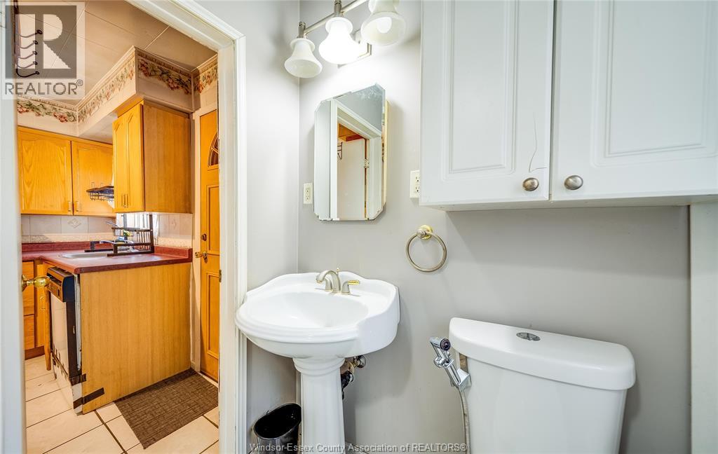 879 Felix, Windsor, Ontario  N9C 3L1 - Photo 30 - 26007015