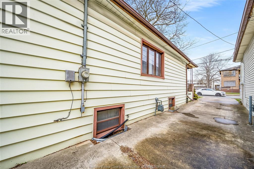 879 Felix, Windsor, Ontario  N9C 3L1 - Photo 39 - 26007015