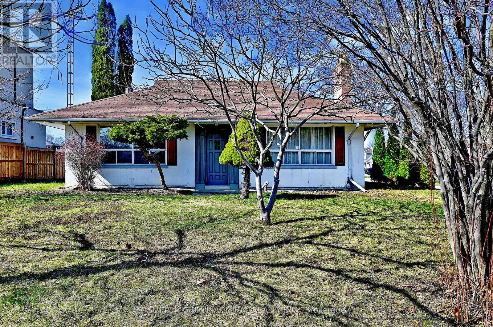 58 HARLOW CRESCENT, Toronto, Ontario