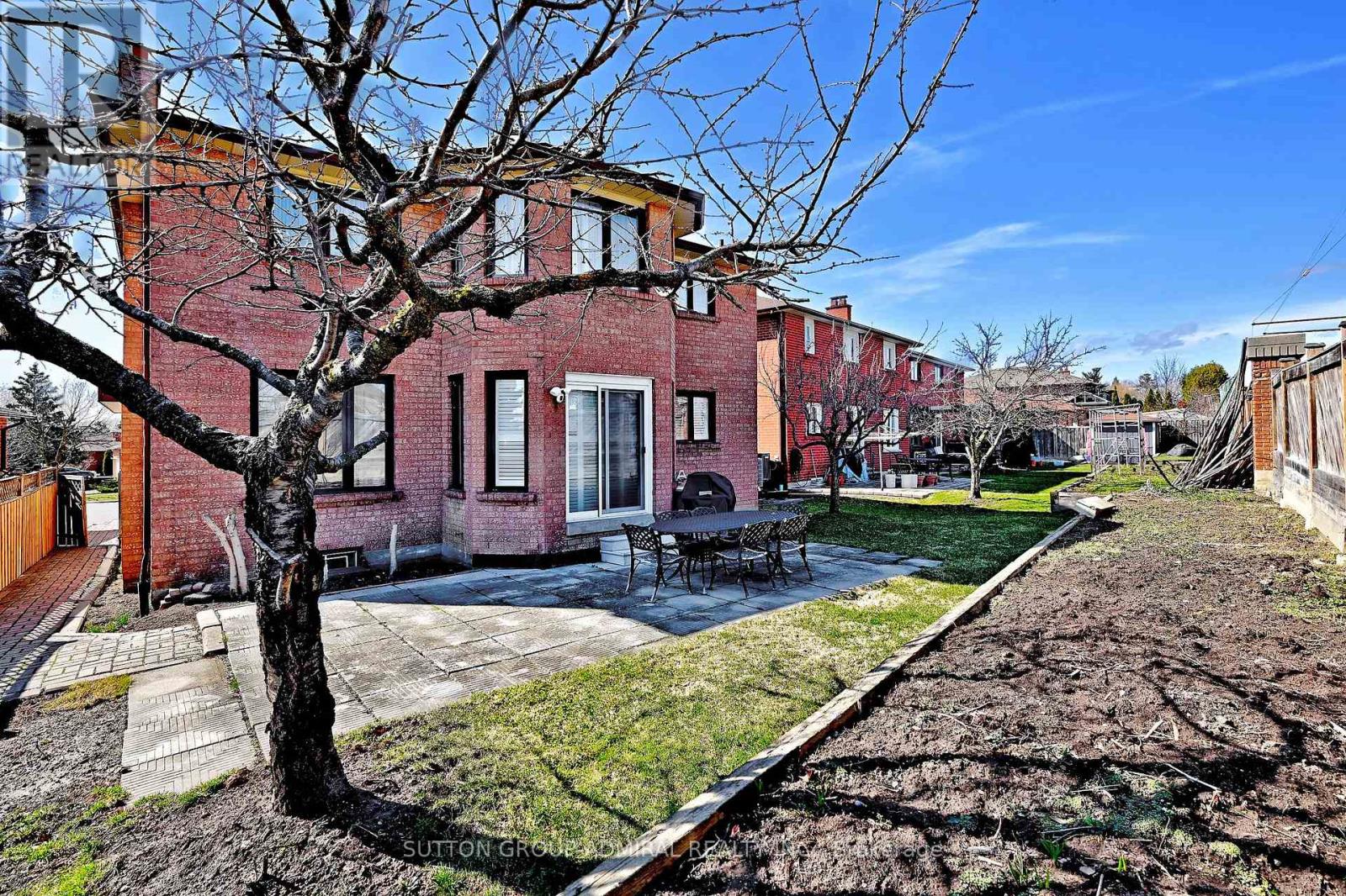 45 Royal Garden Boulevard, Vaughan, Ontario  L4L 7C4 - Photo 38 - N12936806