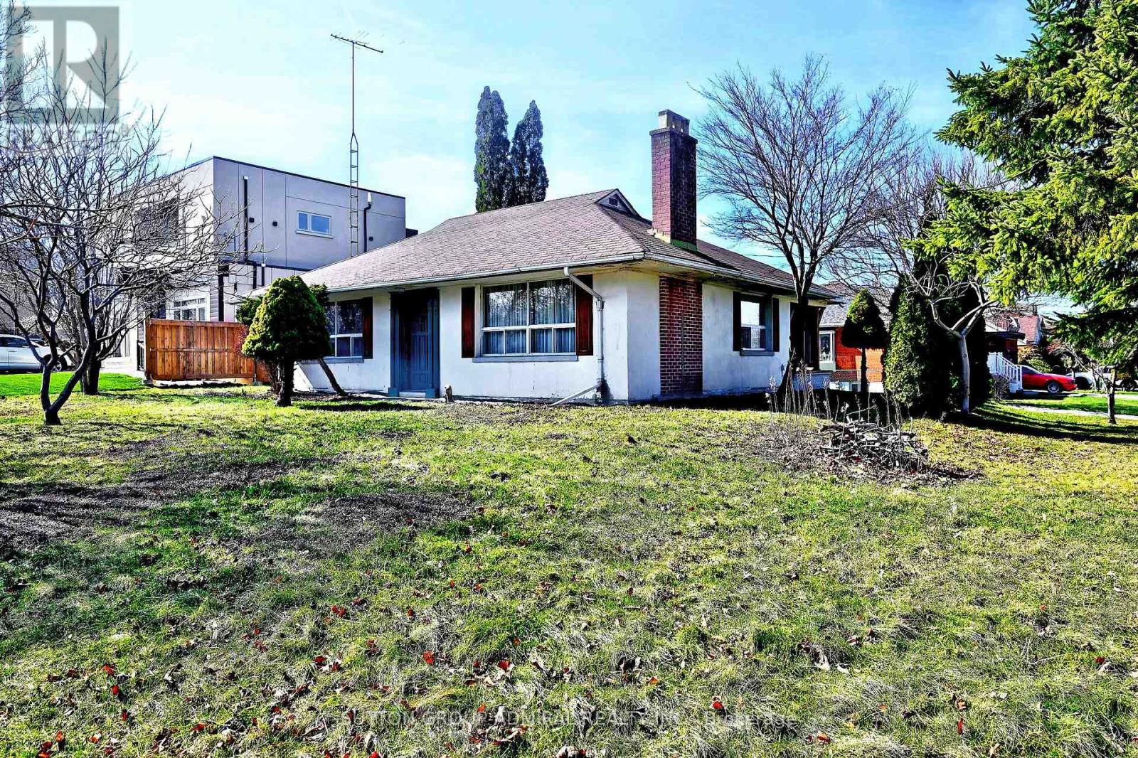 58 Harlow Crescent, Toronto, Ontario  M9V 2Y5 - Photo 2 - W12865236