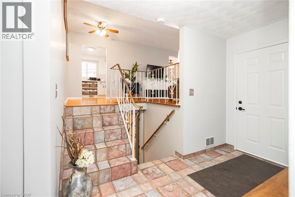 138 Greeningdon Drive, Hamilton, Ontario  L9A 3A9 - Photo 4 - 40817791