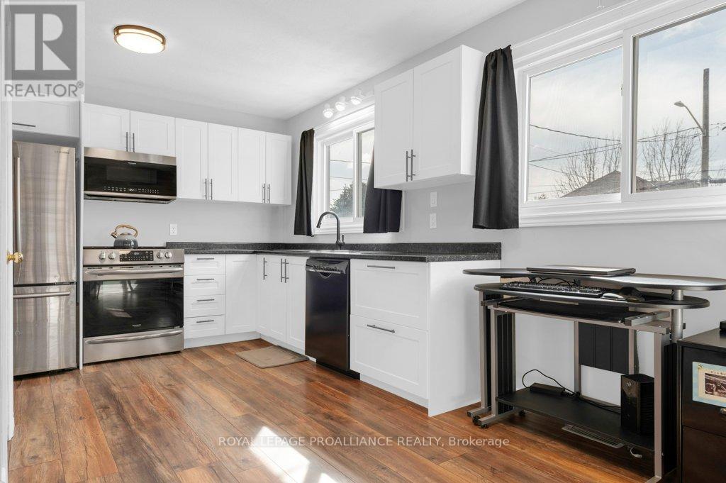 74 Heber Street, Quinte West, Ontario  K8V 1N1 - Photo 14 - X12960302