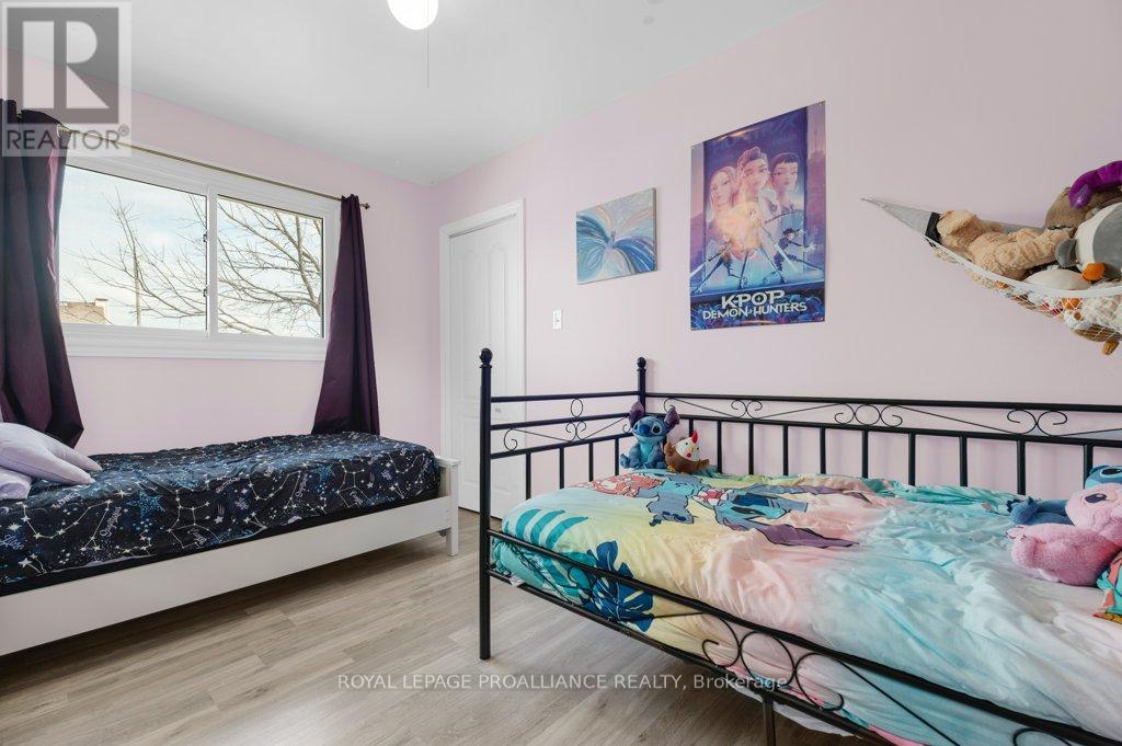 74 Heber Street, Quinte West, Ontario  K8V 1N1 - Photo 23 - X12960302