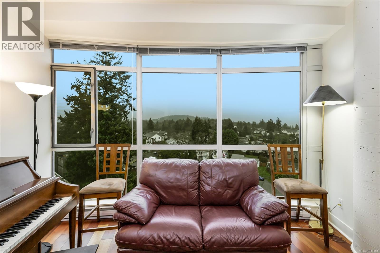 727 2745 Veterans Memorial Pkwy, Langford, British Columbia  V9B 0H4 - Photo 3 - 1030454