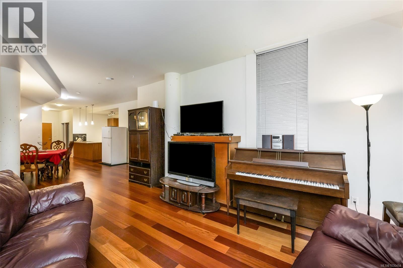 727 2745 Veterans Memorial Pkwy, Langford, British Columbia  V9B 0H4 - Photo 5 - 1030454