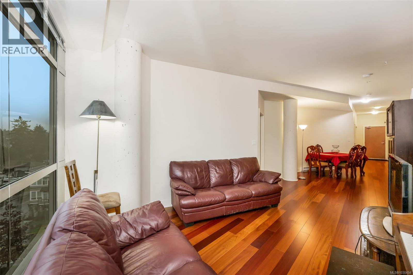 727 2745 Veterans Memorial Pkwy, Langford, British Columbia  V9B 0H4 - Photo 4 - 1030454