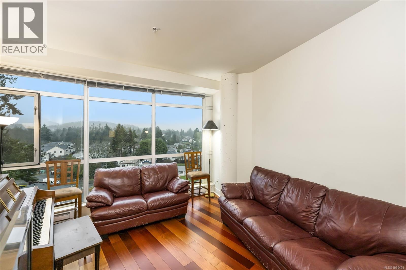 727 2745 Veterans Memorial Pkwy, Langford, British Columbia  V9B 0H4 - Photo 6 - 1030454