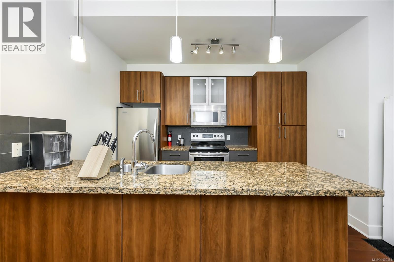 727 2745 Veterans Memorial Pkwy, Langford, British Columbia  V9B 0H4 - Photo 25 - 1030454