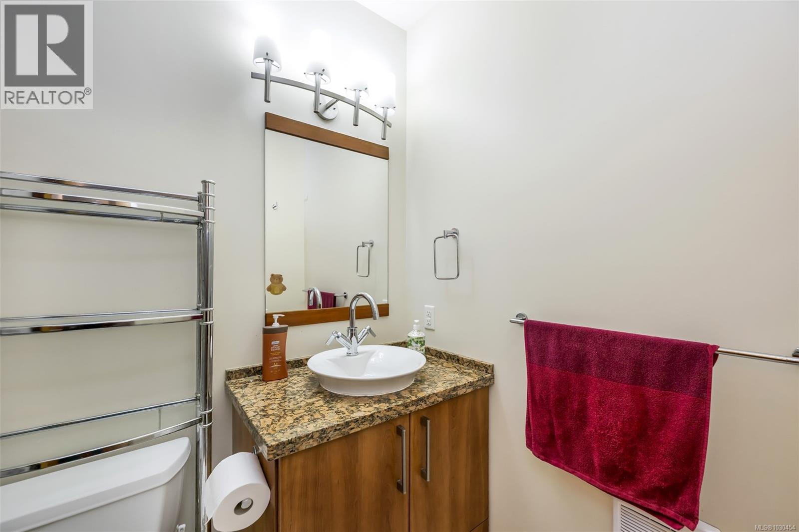 727 2745 Veterans Memorial Pkwy, Langford, British Columbia  V9B 0H4 - Photo 19 - 1030454