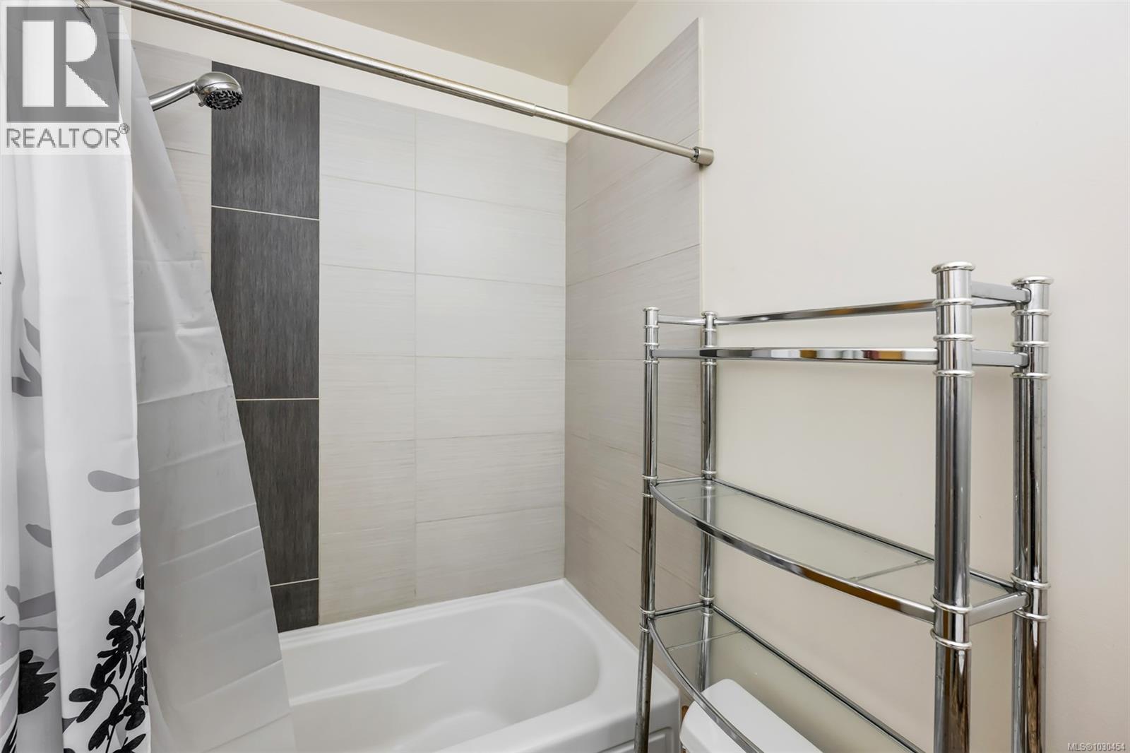 727 2745 Veterans Memorial Pkwy, Langford, British Columbia  V9B 0H4 - Photo 18 - 1030454