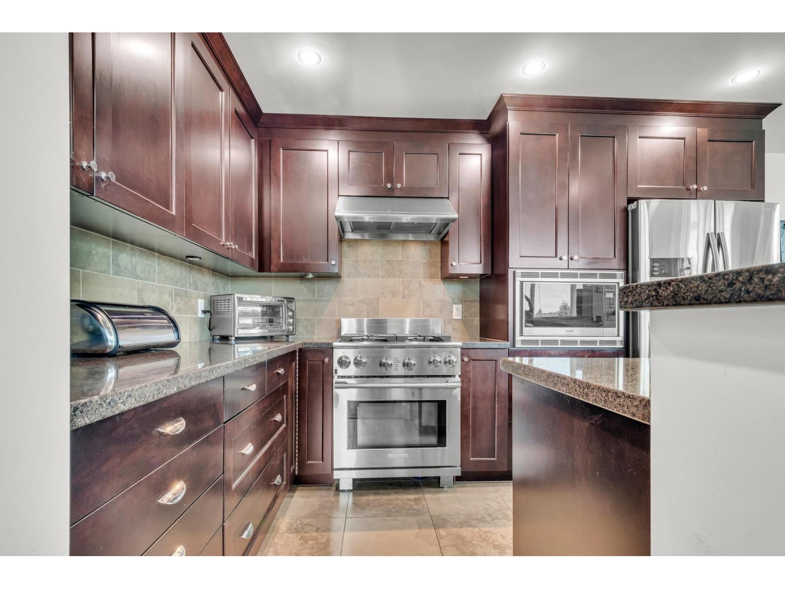 14824 North Bluff Road, White Rock, British Columbia  V4B 3E2 - Photo 2 - R3107018