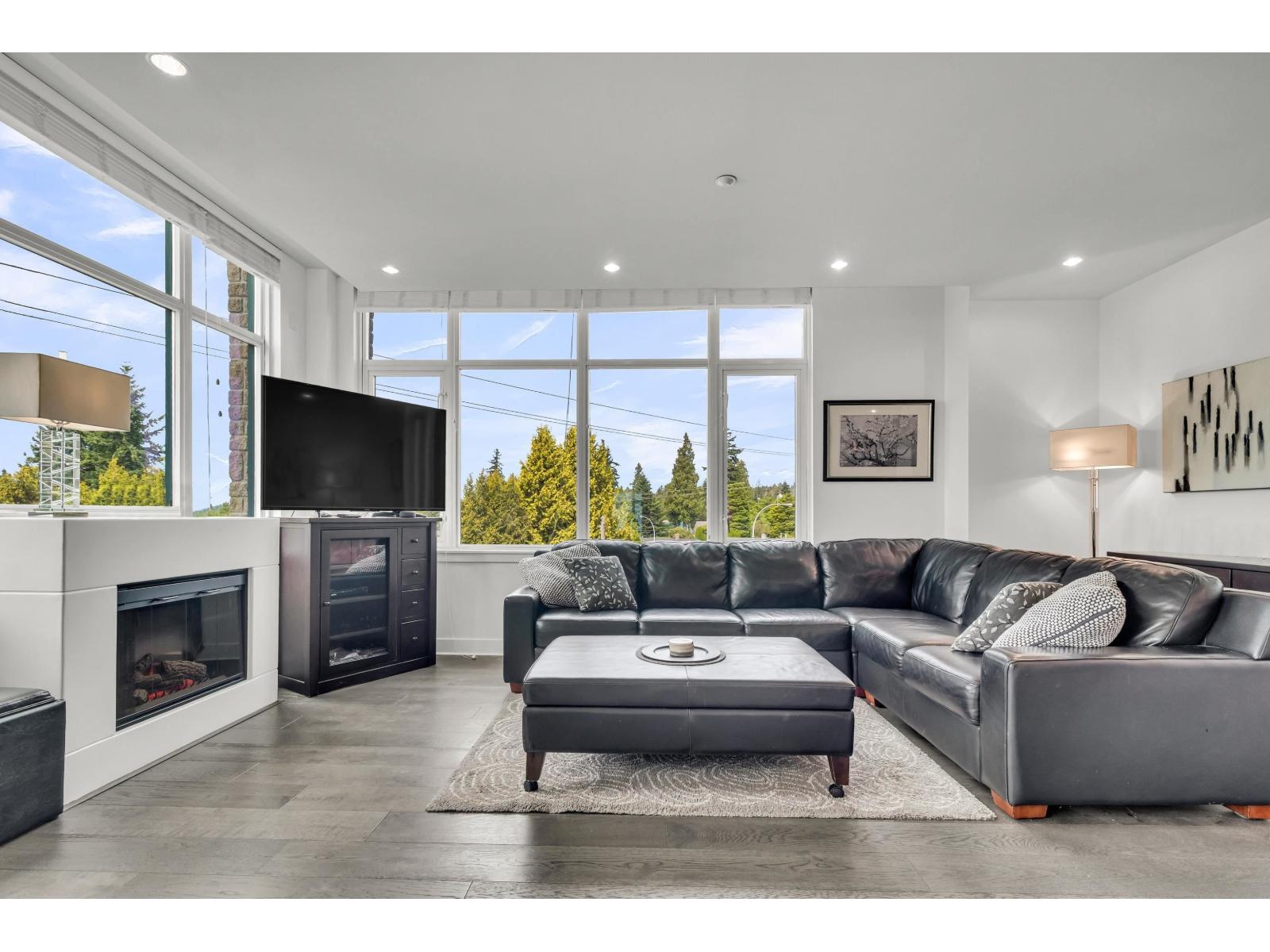 14824 North Bluff Road, White Rock, British Columbia  V4B 3E2 - Photo 3 - R3107018