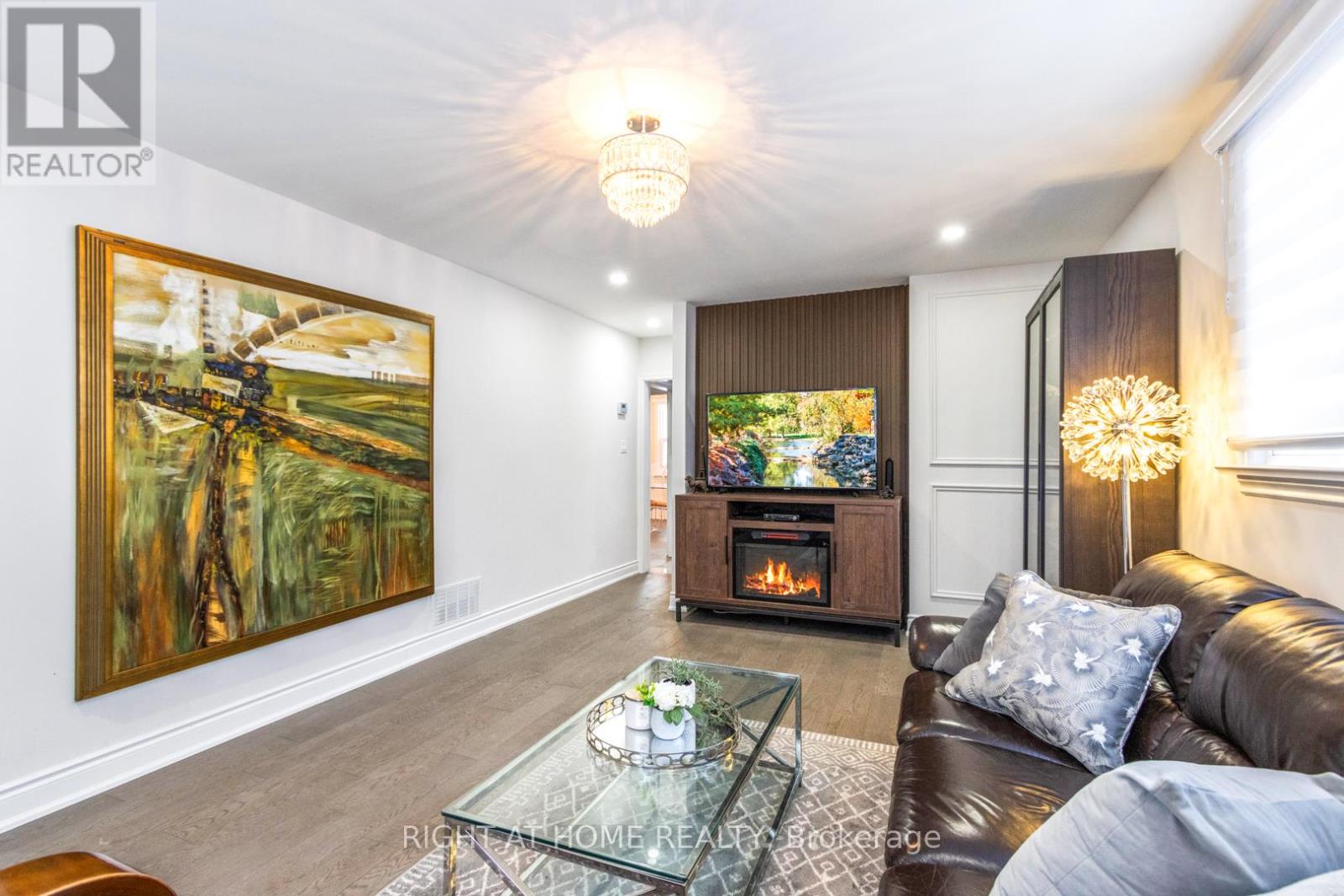 735 SRIGLEY STREET, Newmarket, Ontario