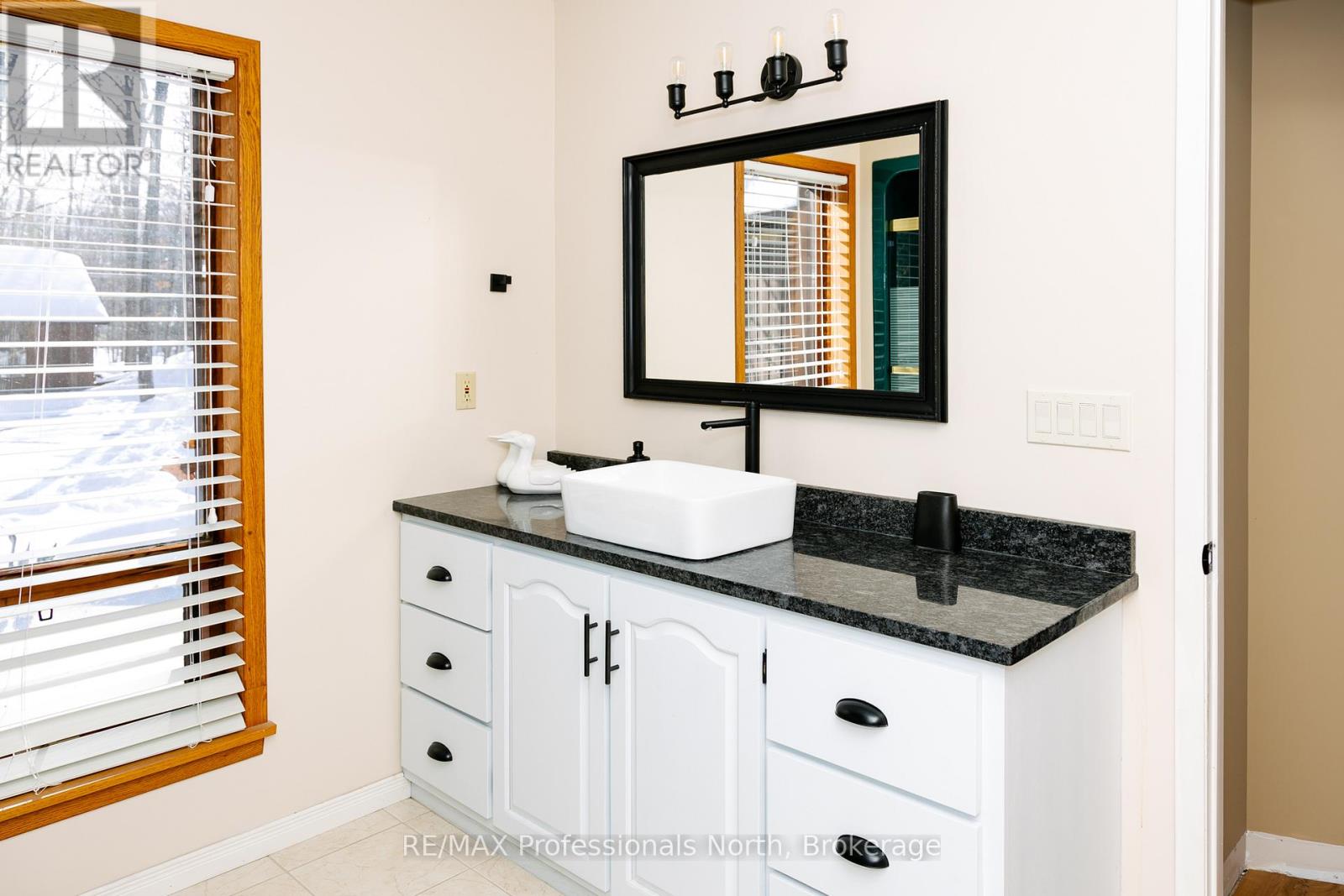 15111 Highway 35, Minden Hills, Ontario K0M 2K0 - Photo 26 - X12960364