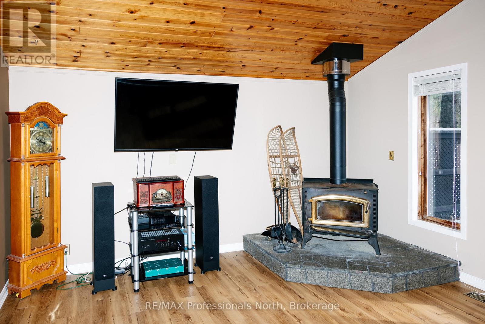 15111 Highway 35, Minden Hills, Ontario K0M 2K0 - Photo 6 - X12960364