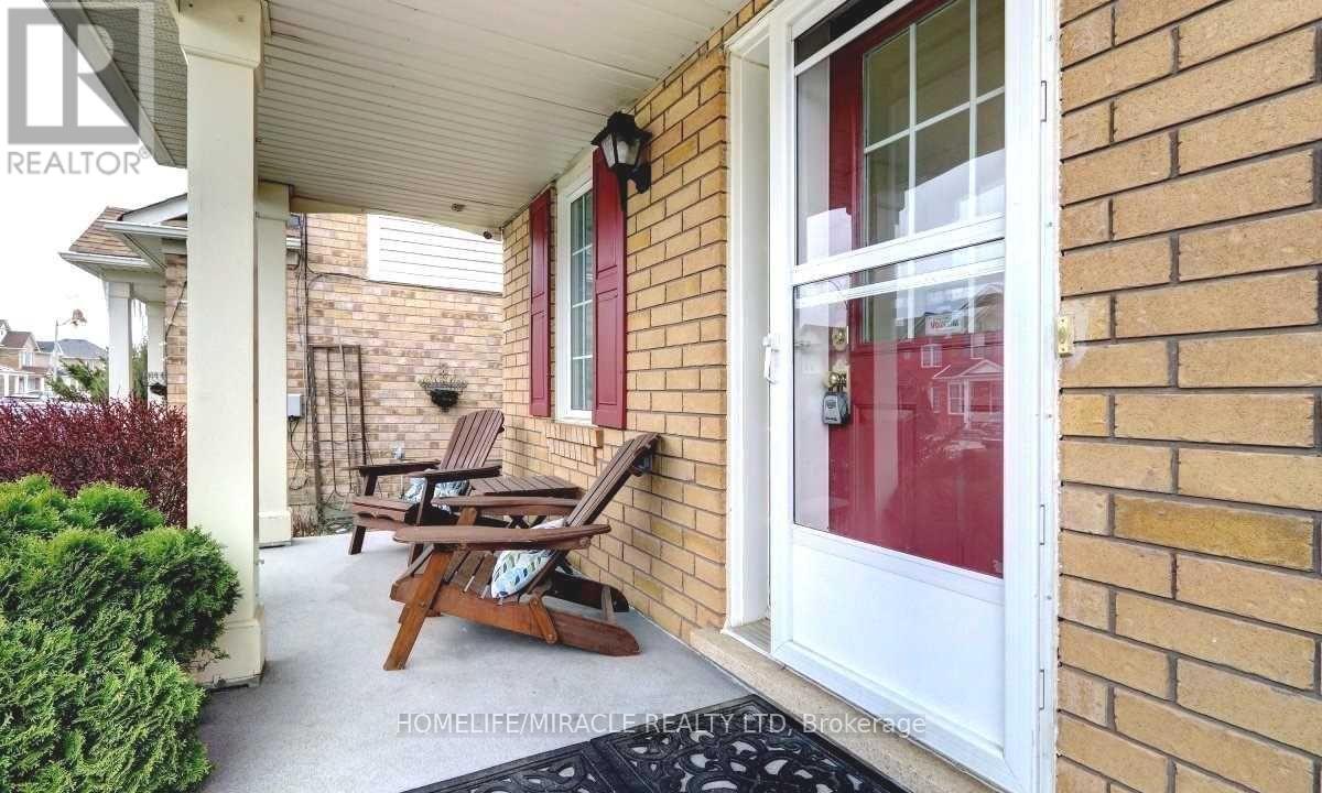 64 Sweetwood Circle W, Brampton, Ontario  L7A 2X7 - Photo 2 - W12851790