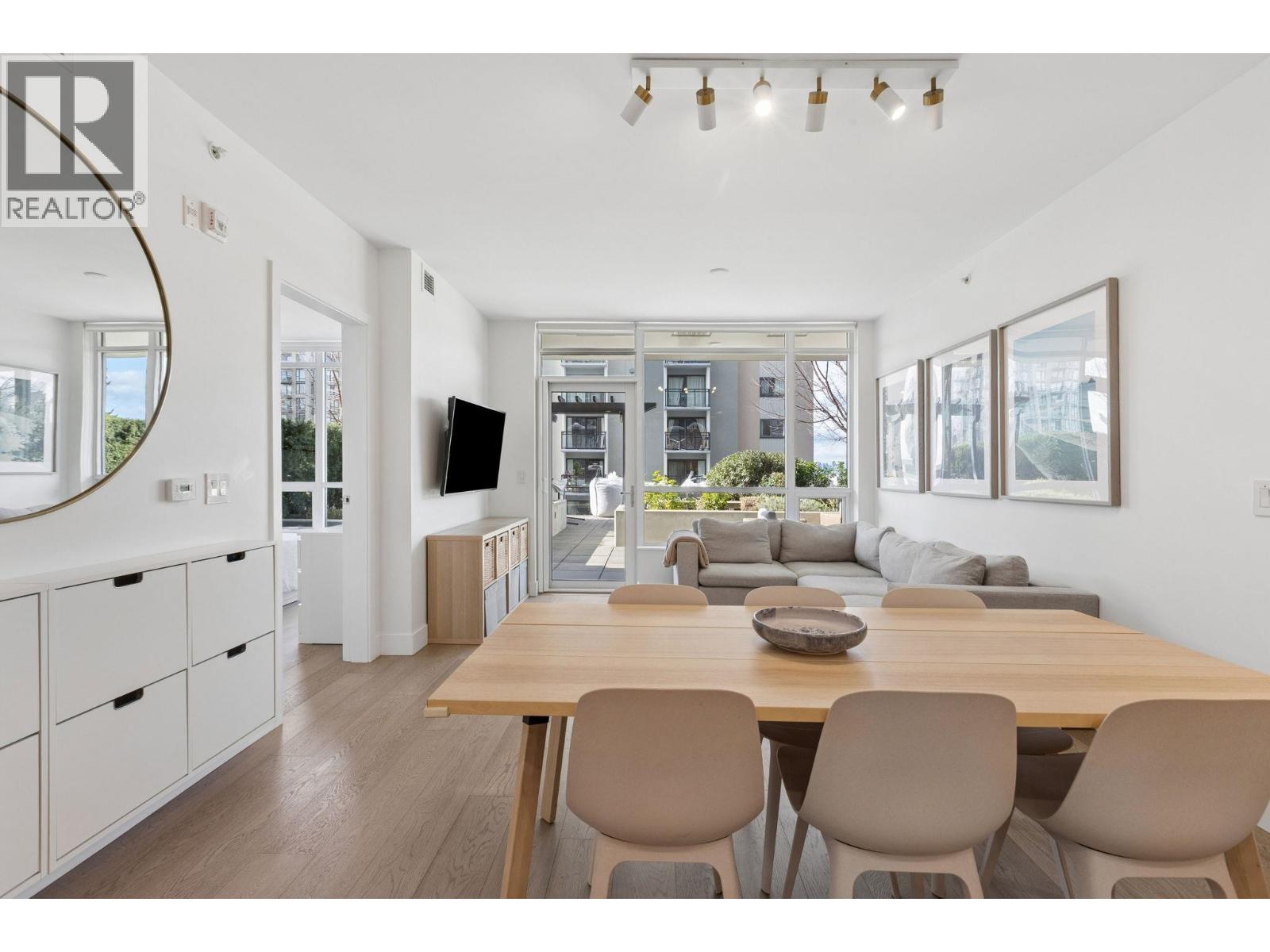 208 177 W 3rd Street, North Vancouver, British Columbia  V7M 0G5 - Photo 2 - R3107012