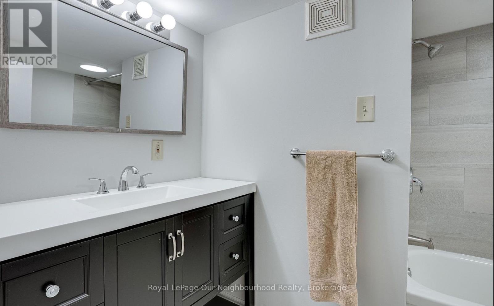 128 Geneva Street, St. Catharines, Ontario  L2R 4N6 - Photo 8 - X12893182