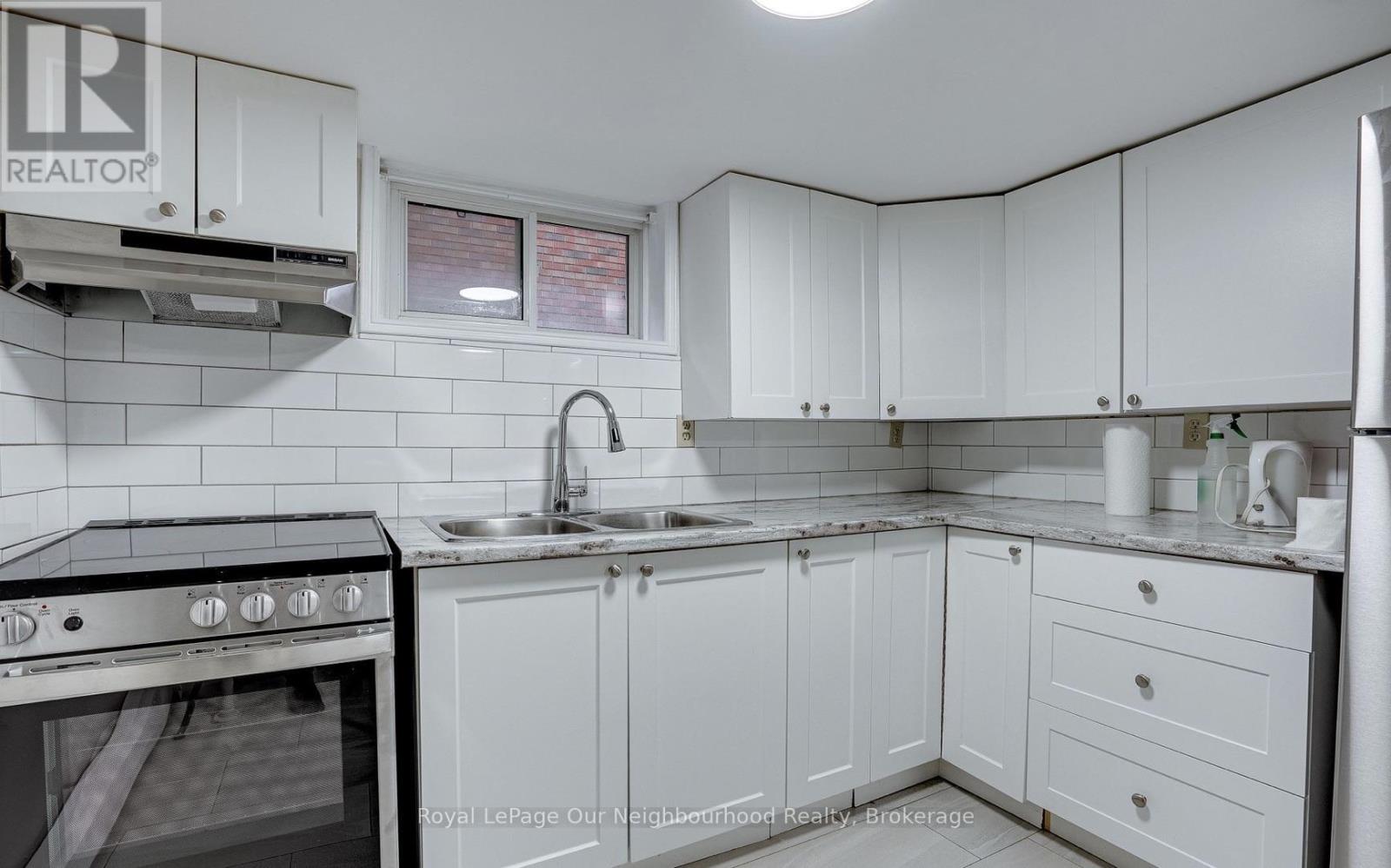 128 Geneva Street, St. Catharines, Ontario  L2R 4N6 - Photo 4 - X12893182