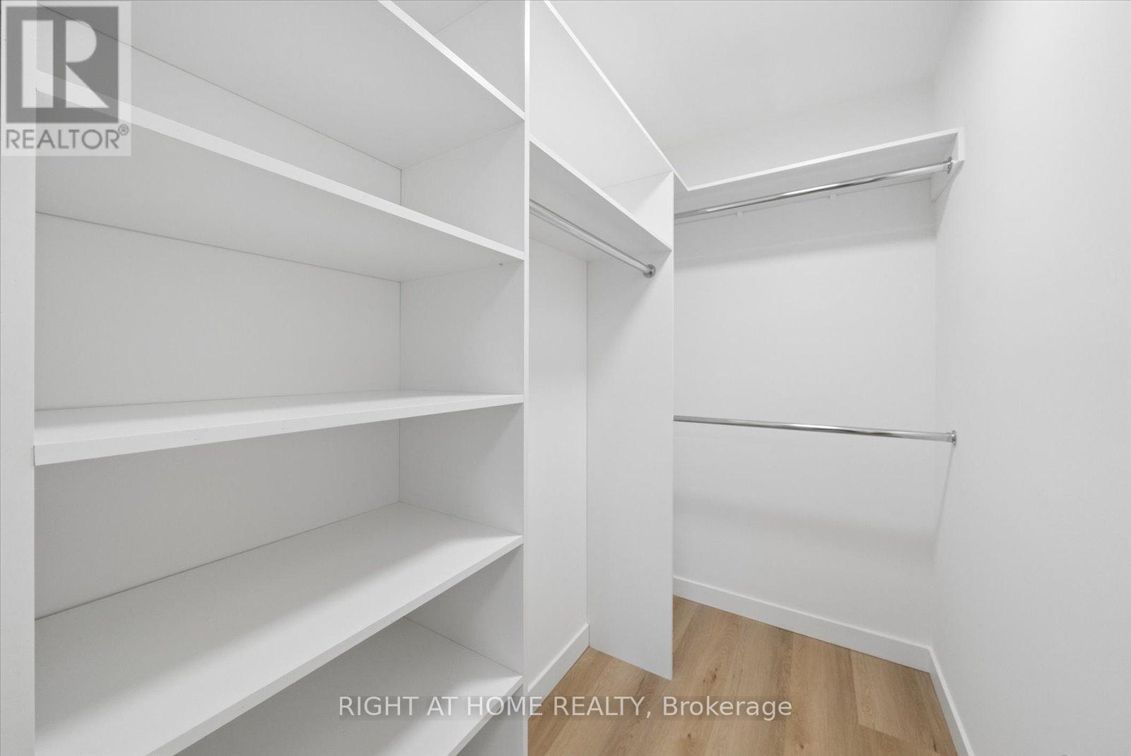 91 Barton Avenue, Toronto, Ontario  M6G 1P7 - Photo 10 - C12960316