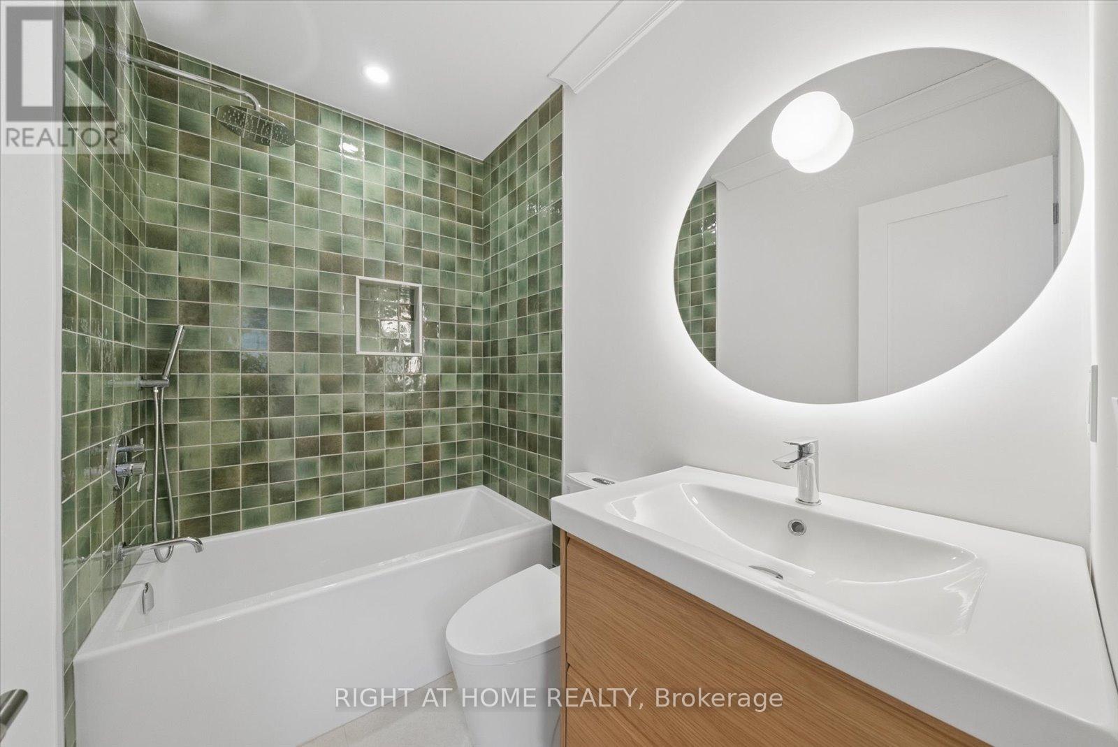 91 Barton Avenue, Toronto, Ontario  M6G 1P7 - Photo 11 - C12960316