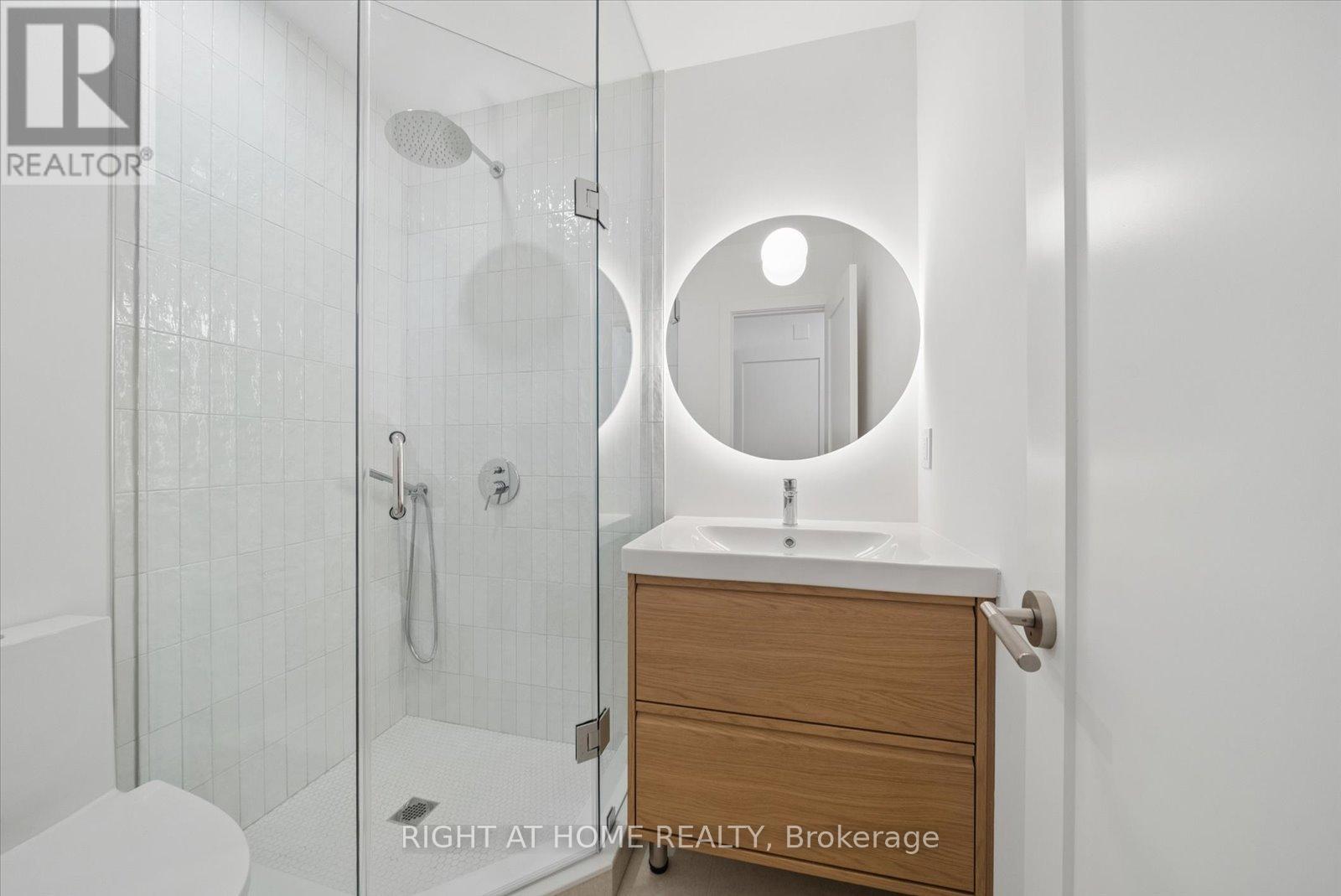 91 Barton Avenue, Toronto, Ontario  M6G 1P7 - Photo 12 - C12960316