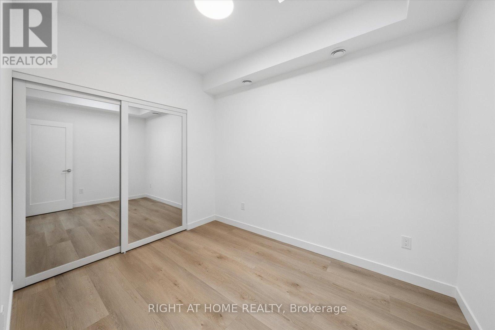 91 Barton Avenue, Toronto, Ontario  M6G 1P7 - Photo 13 - C12960316