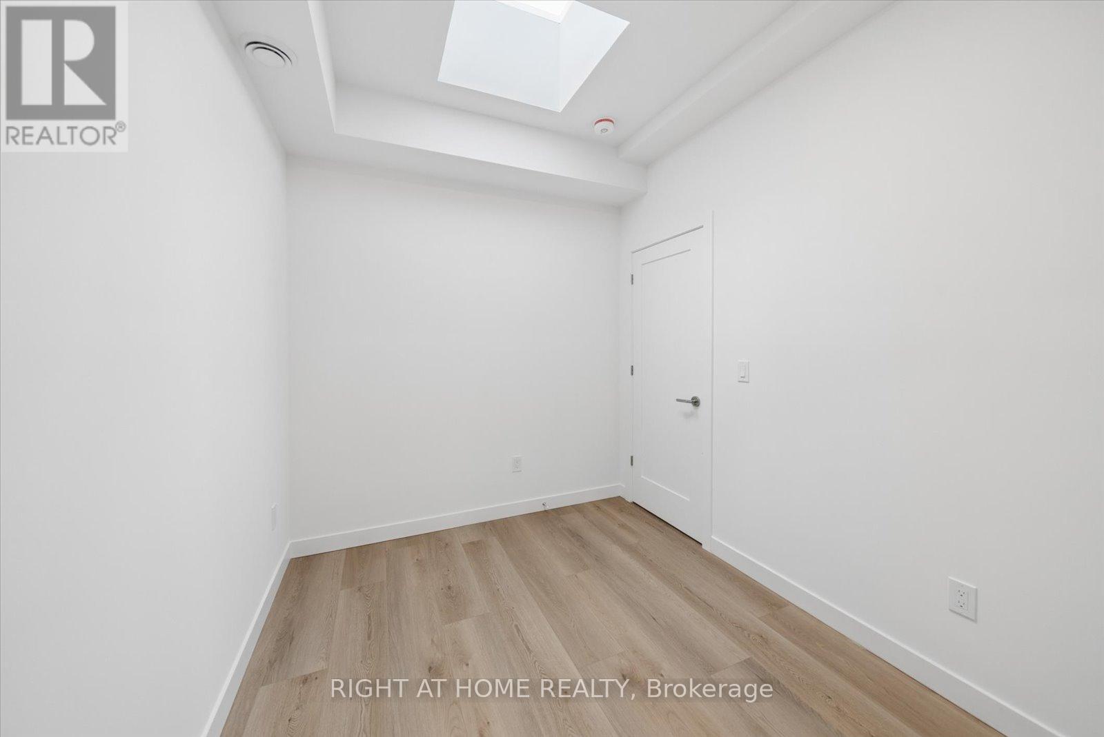 91 Barton Avenue, Toronto, Ontario  M6G 1P7 - Photo 14 - C12960316