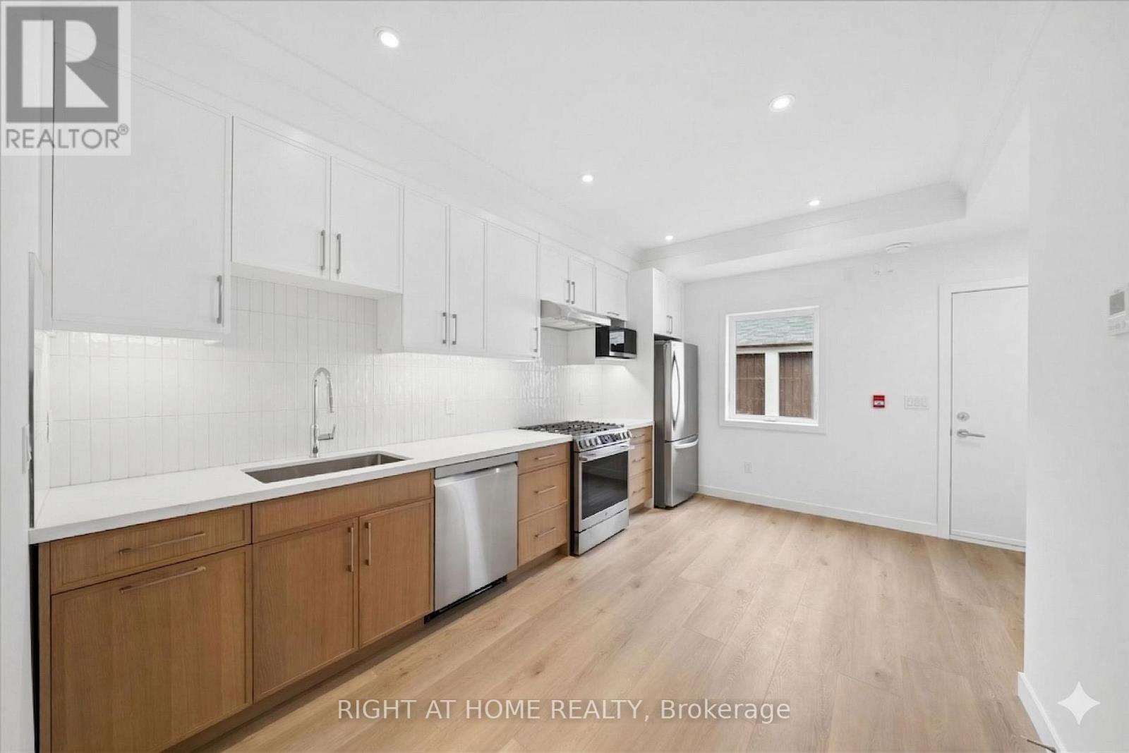 91 Barton Avenue, Toronto, Ontario  M6G 1P7 - Photo 2 - C12960316