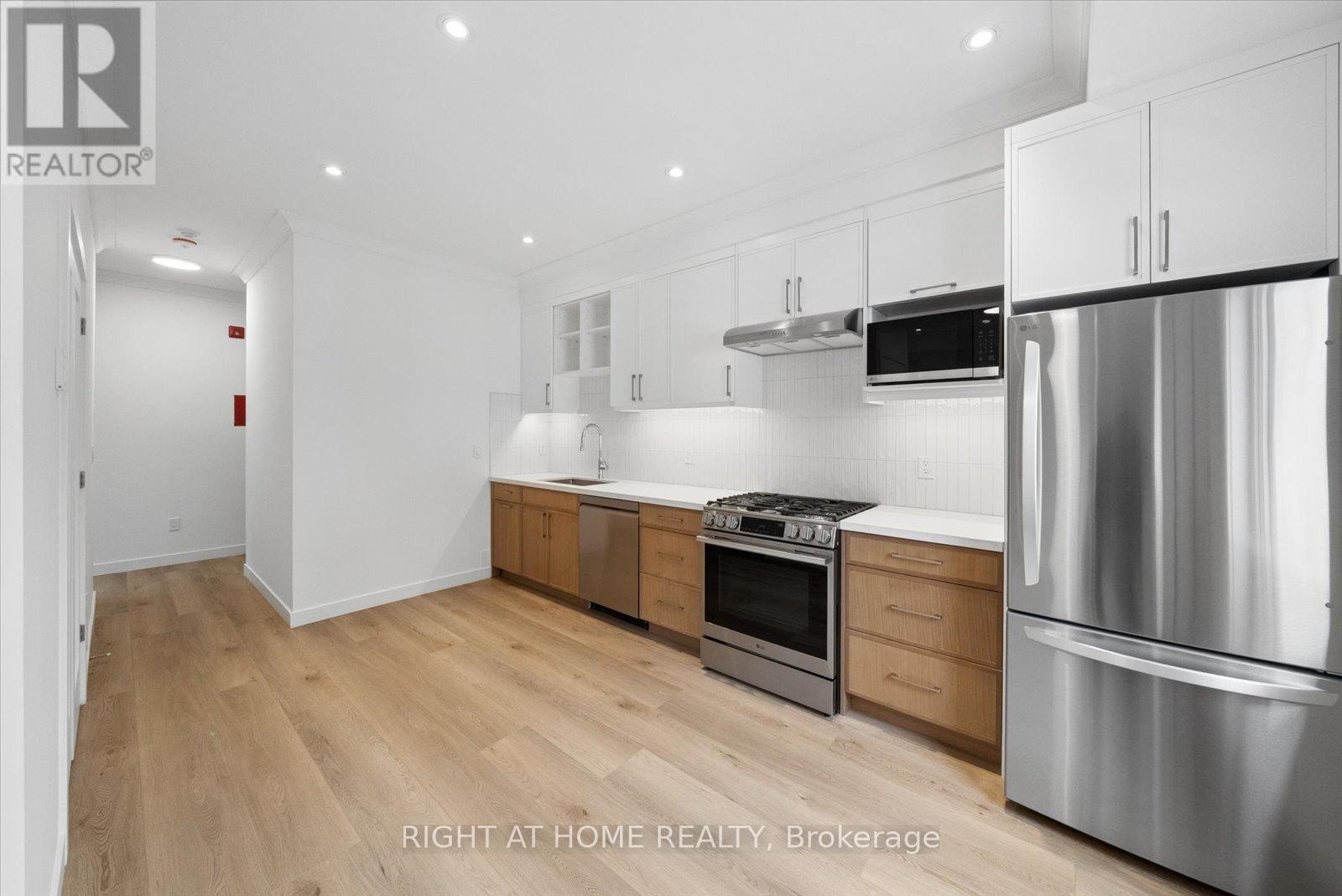 91 Barton Avenue, Toronto, Ontario  M6G 1P7 - Photo 3 - C12960316