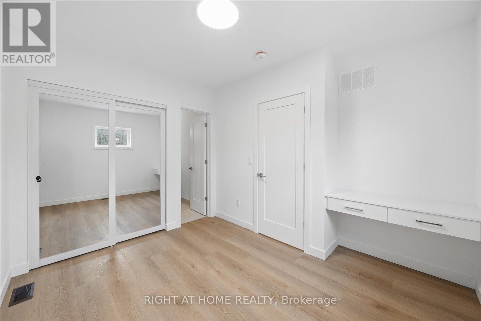 91 Barton Avenue, Toronto, Ontario  M6G 1P7 - Photo 6 - C12960316