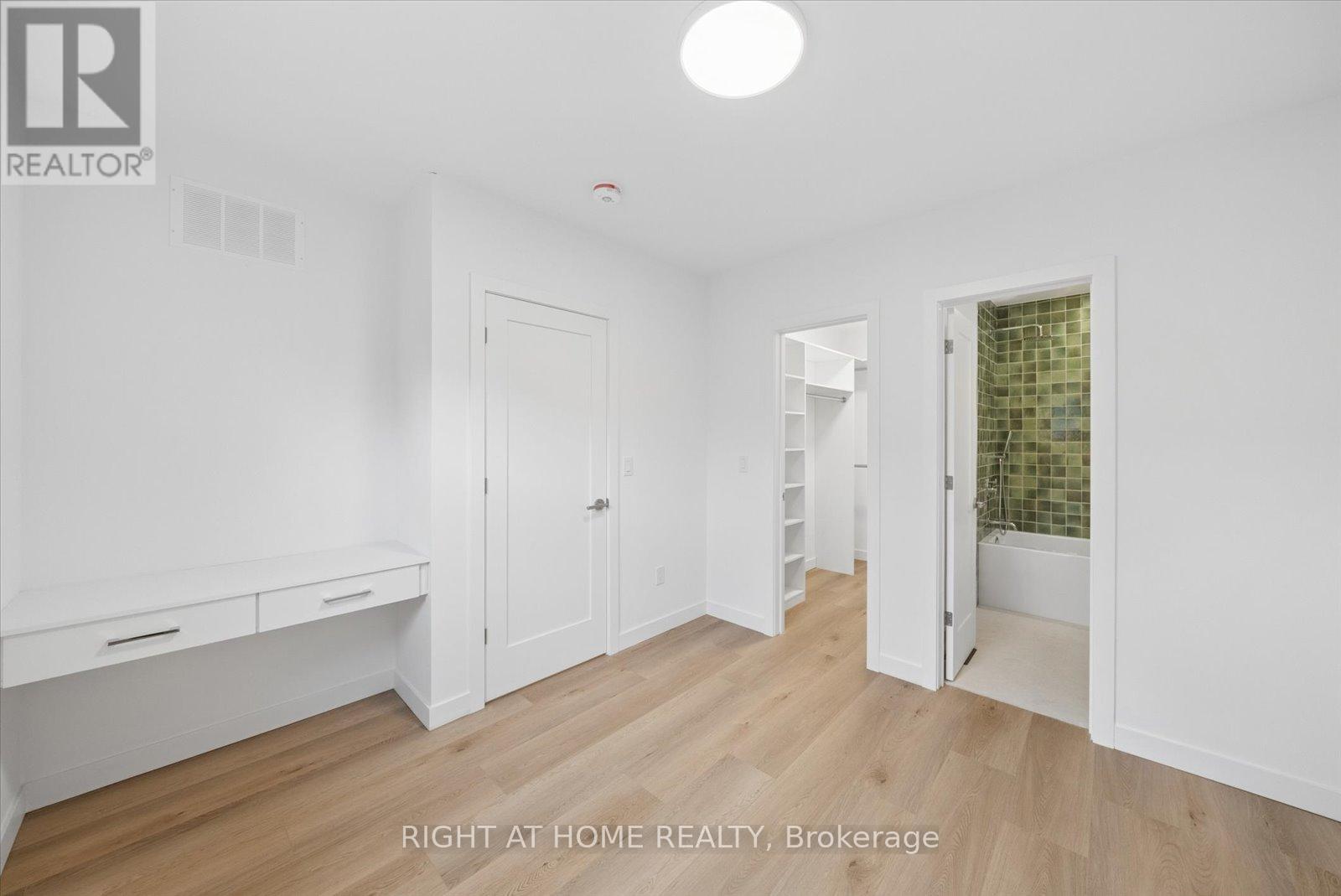 91 Barton Avenue, Toronto, Ontario  M6G 1P7 - Photo 9 - C12960316