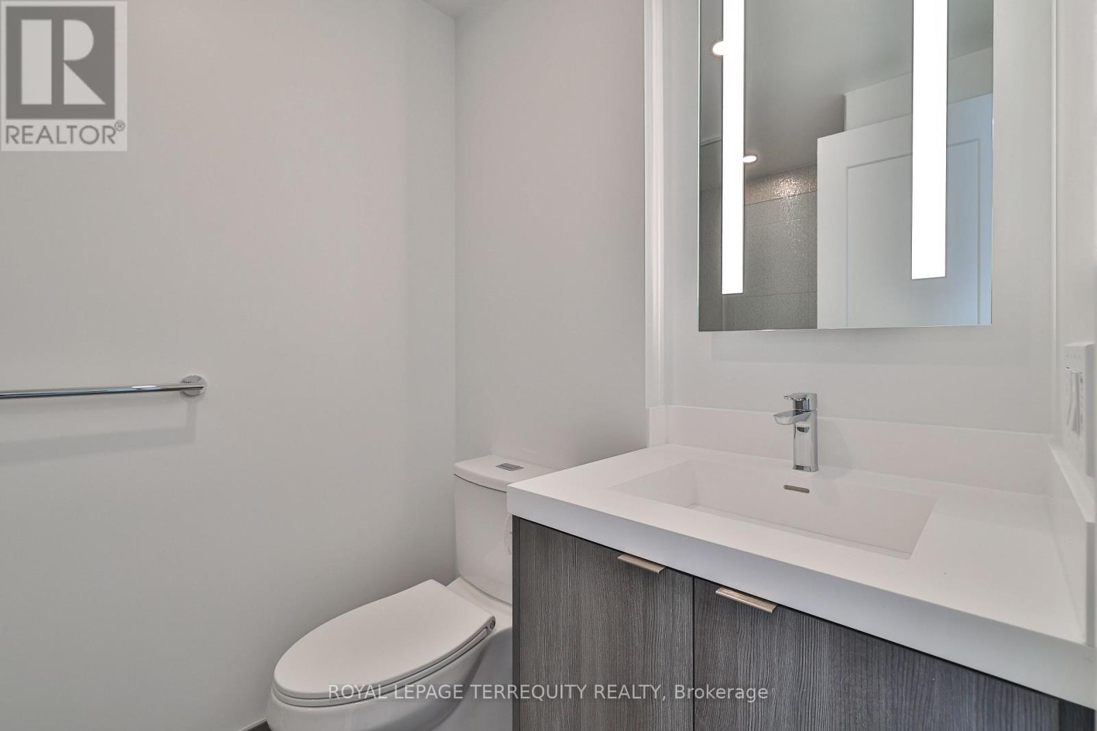 1735 - 20 Inn On The Pk Dr Drive, Toronto, Ontario  M3C 0P8 - Photo 14 - C12960342