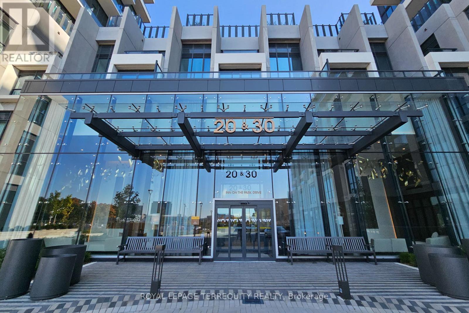 1735 - 20 Inn On The Pk Dr Drive, Toronto, Ontario  M3C 0P8 - Photo 2 - C12960342