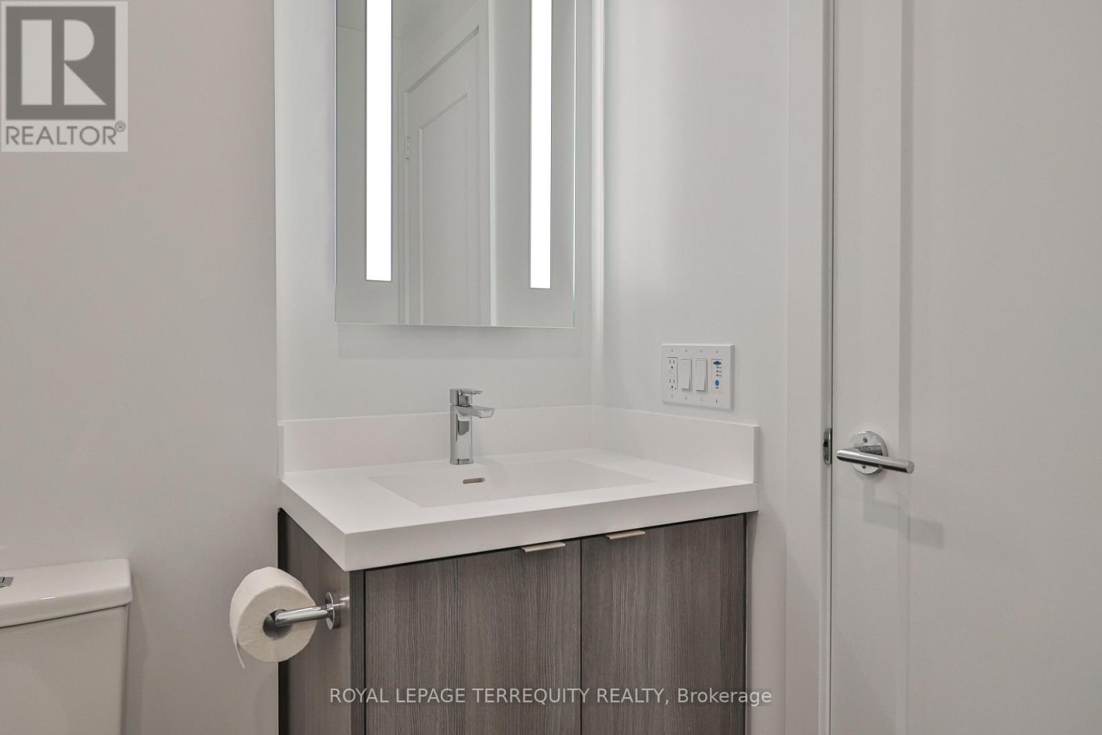 1735 - 20 Inn On The Pk Dr Drive, Toronto, Ontario  M3C 0P8 - Photo 21 - C12960342