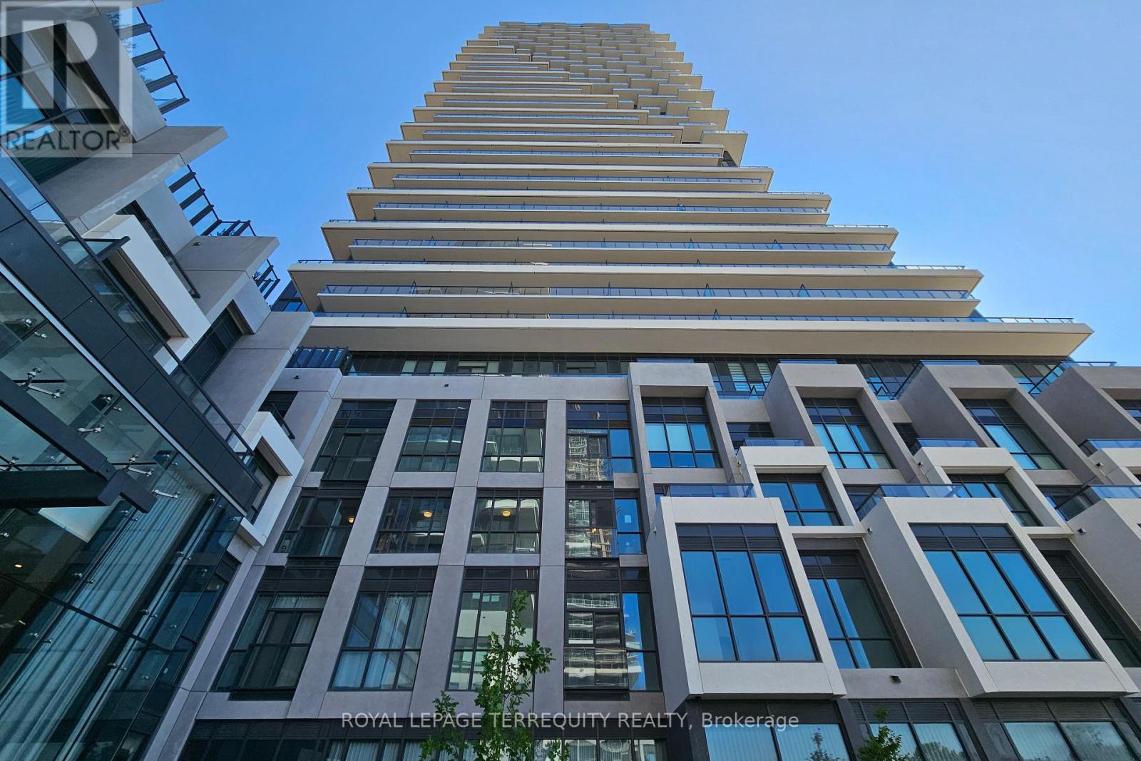 1735 - 20 Inn On The Pk Dr Drive, Toronto, Ontario  M3C 0P8 - Photo 3 - C12960342