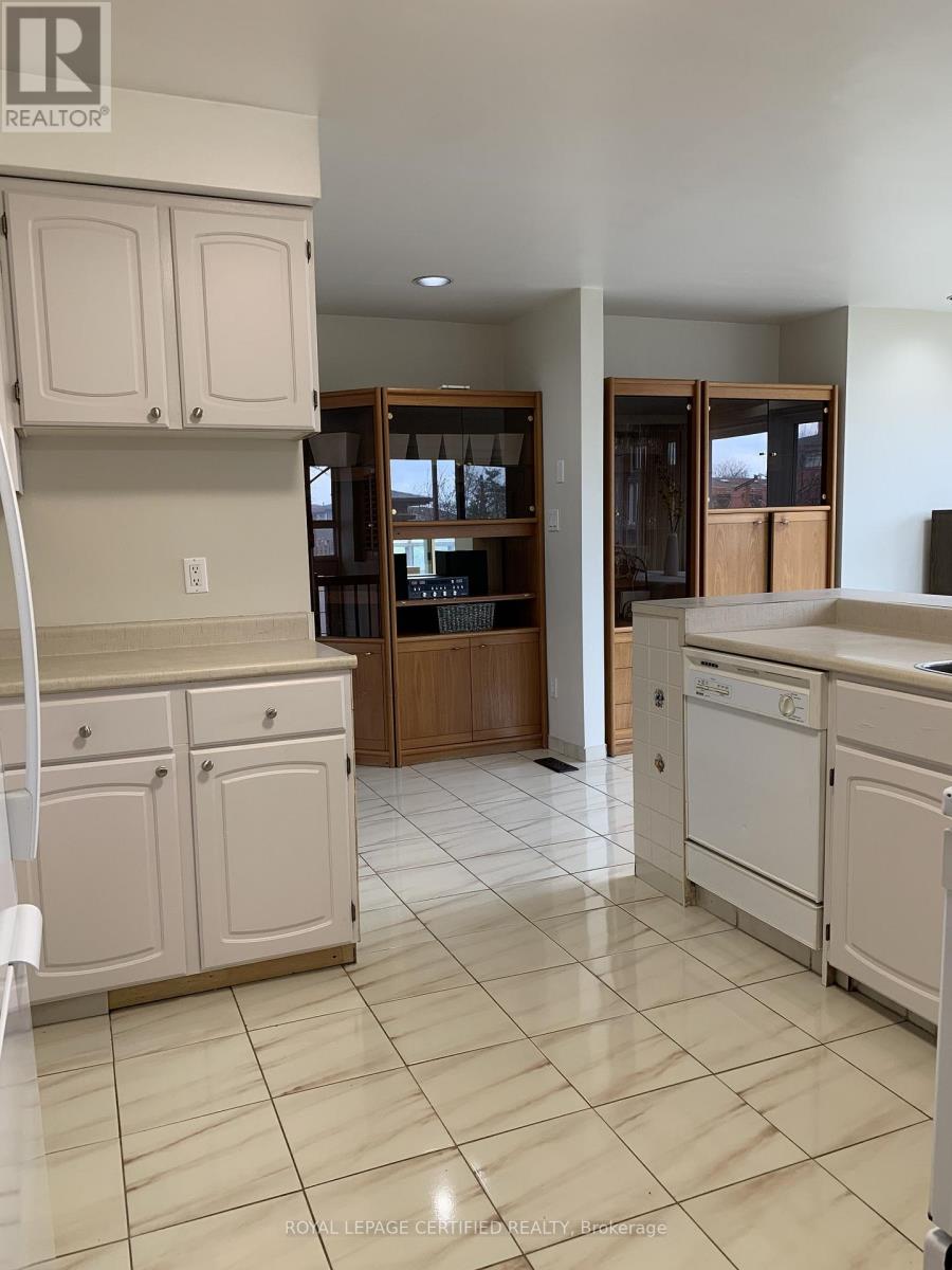 7497 Middleshire Drive, Mississauga, Ontario  L4T 3S3 - Photo 15 - W12902976