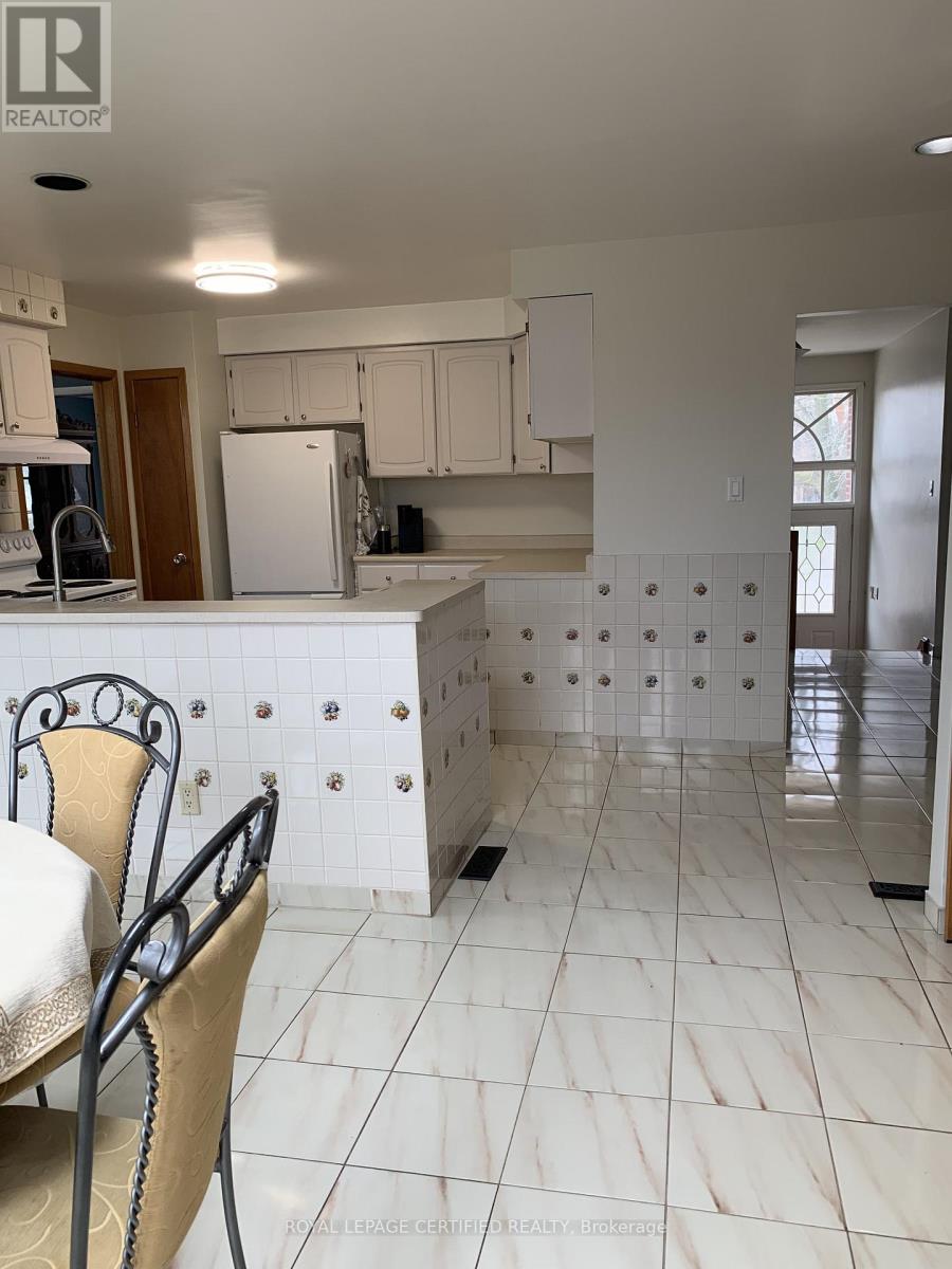 7497 Middleshire Drive, Mississauga, Ontario  L4T 3S3 - Photo 13 - W12902976