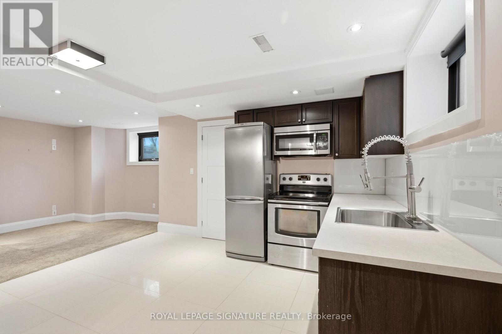 Bsmt - 64 Four Oaks Gate, Toronto, Ontario  M4J 2X2 - Photo 7 - E12960384