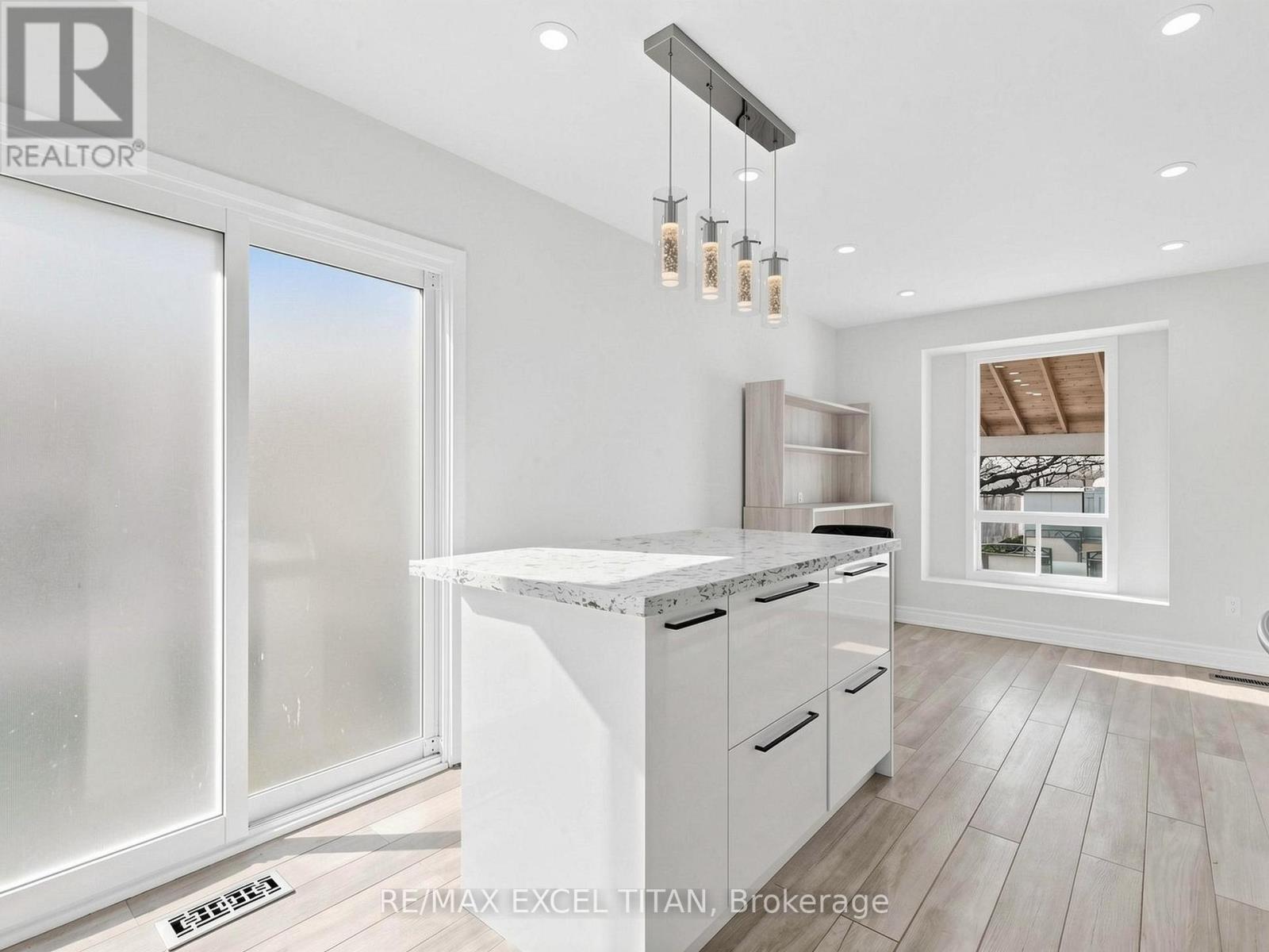 198 Risebrough Circuit, Markham, Ontario  L3R 3E3 - Photo 11 - N12960318