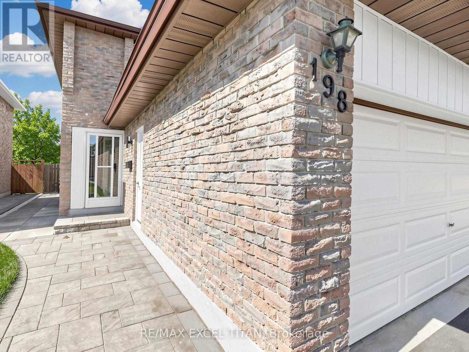 198 Risebrough Circuit, Markham, Ontario  L3R 3E3 - Photo 3 - N12960318