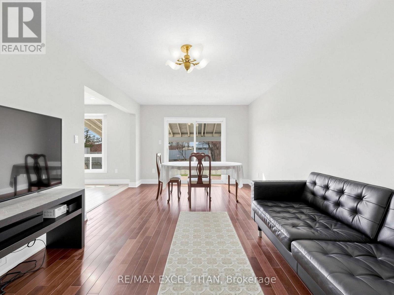 198 Risebrough Circuit, Markham, Ontario  L3R 3E3 - Photo 4 - N12960318