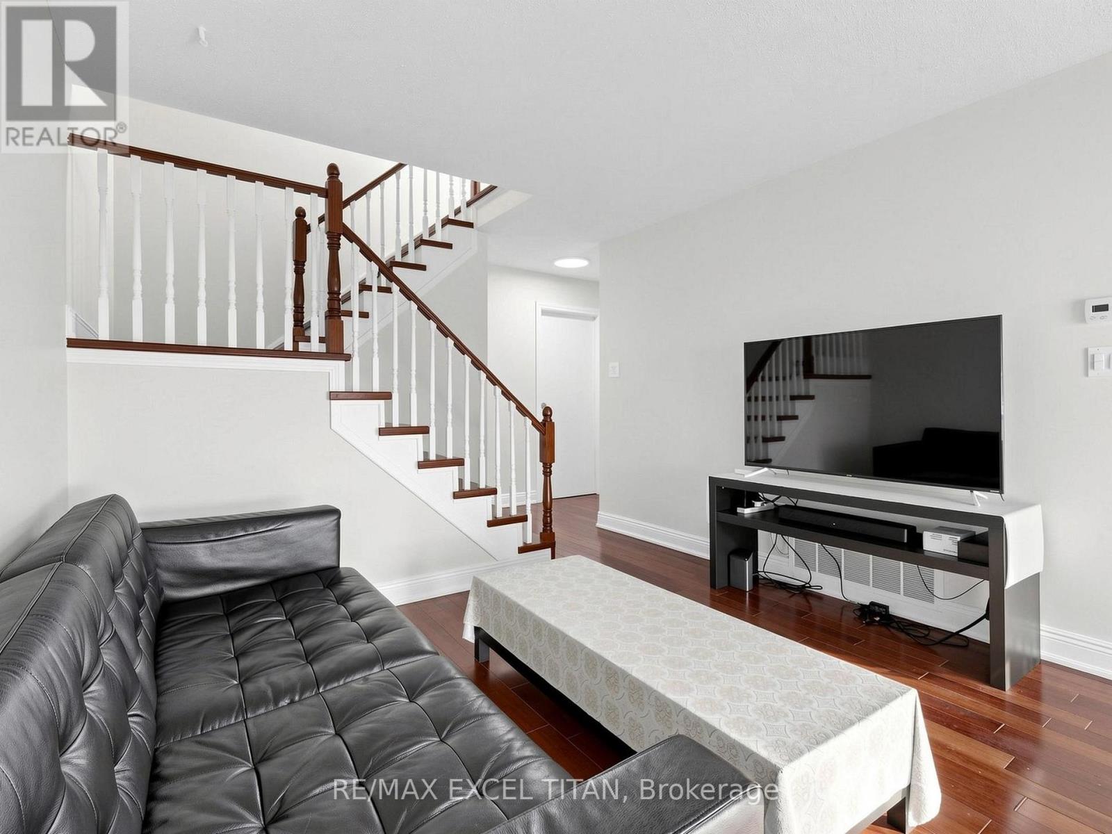 198 Risebrough Circuit, Markham, Ontario  L3R 3E3 - Photo 5 - N12960318