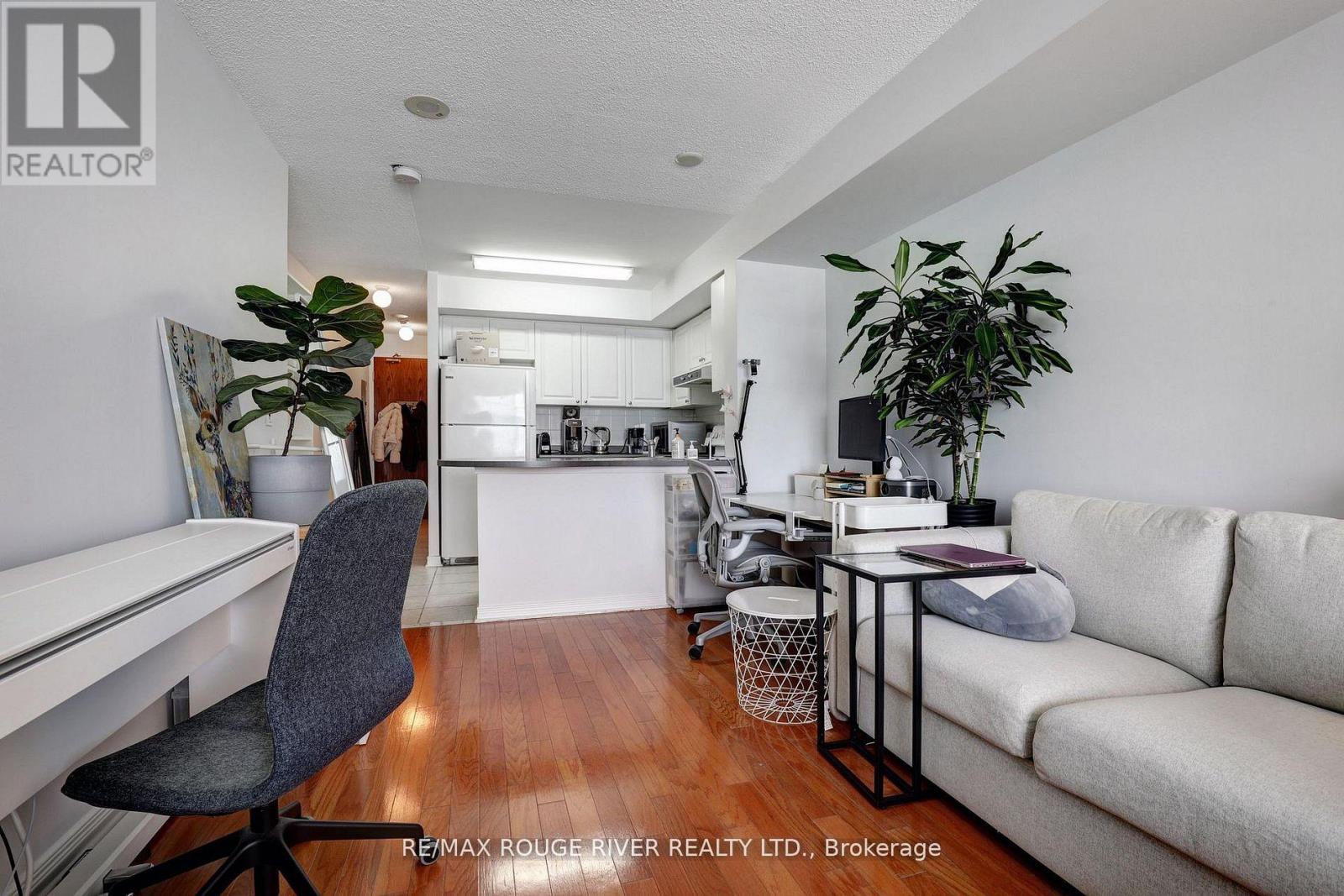 1008 - 11 Oneida Crescent, Richmond Hill, Ontario  L4B 0A1 - Photo 10 - N12960392