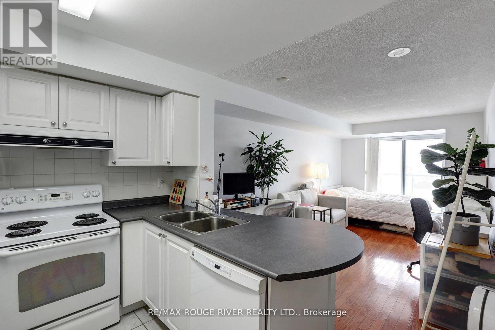 1008 - 11 Oneida Crescent, Richmond Hill, Ontario  L4B 0A1 - Photo 6 - N12960392