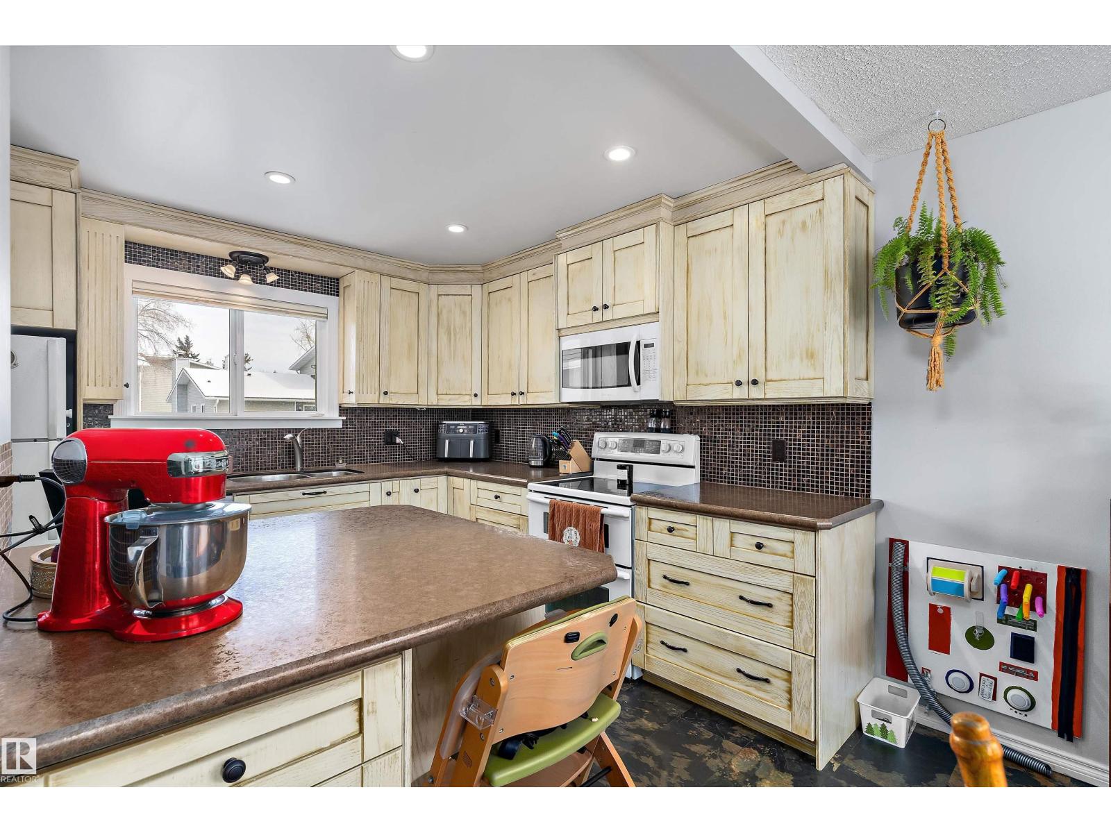 #9 4403 Riverbend Rd Nw, Edmonton, Alberta  T6H 5S9 - Photo 1 - E4479682